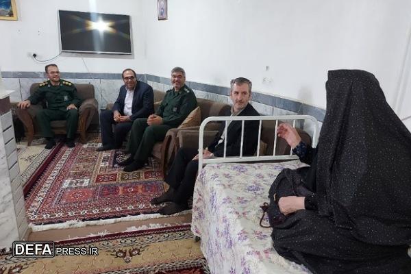 دیدار مسئولان شهرستان اسدآباد با خانواده شهدا + تصاویر