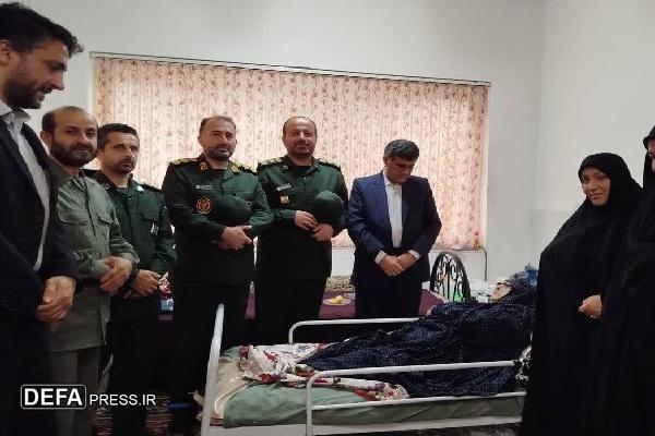 دیدار مسئولین آستانه اشرفیه با خانواده شهیدان عزمی و آذر زرتشت