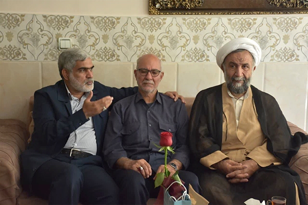 تجلیل از ایثارگران دفاع مقدس و زیارت پرچم متبرک حرم امام حسین(ع) در البرز