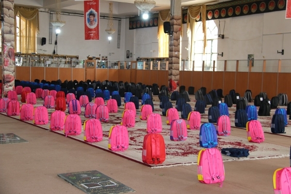 توزیع ۲۷ هزار بسته نوشت افزار بین دانش آموزان نیازمند کمیته امداد کهگیلویه و بویراحمد