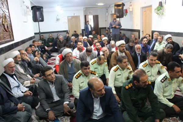 دیدار مسئولان شهرستان ملایر با امام جمعه به مناسبت هفته دفاع مقدس + تصاویر