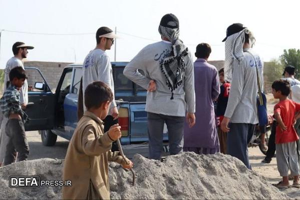 گروه جهادی «سفیران رهبر» دانشگاه شهید باهنر کرمان در منطقه چاه بلوچ رودبار جنوب+تصاویر