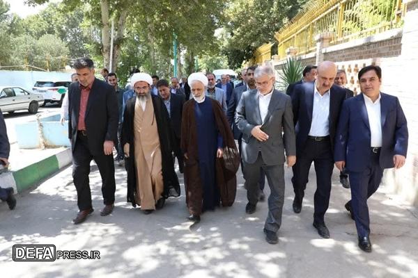 ادای احترام معاون رئیس‌جمهور به شهدا در نظرآباد