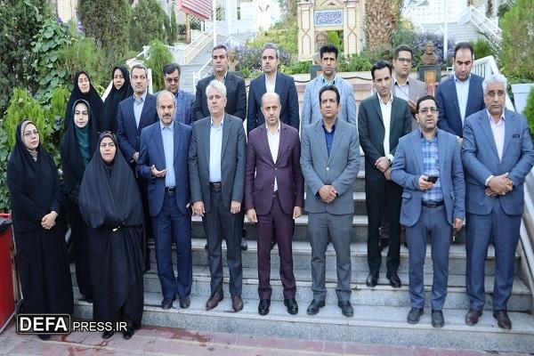 معاون آموزش متوسطه وزیر آموزش و پرورش به سردار شهید حاج «قاسم سلیمانی» ادای احترام کرد+تصاویر