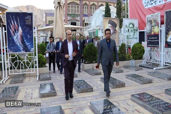 معاون آموزش متوسطه وزیر آموزش و پرورش به سردار شهید حاج «قاسم سلیمانی» ادای احترام کرد+تصاویر