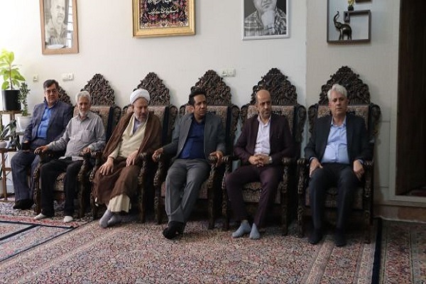 نقش خانواده شهدا در ترویج فرهنگ ایثار بی‌بدیل است