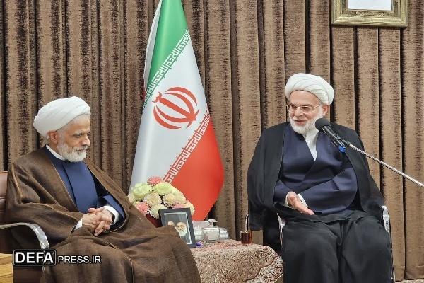 دولت توجه ویژه‌ای به حل مشکلات توسعه‌ای کردستان داشته باشد