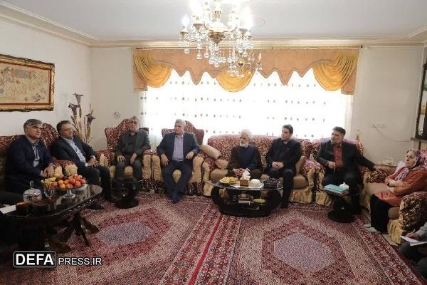 معاون رئیس‌جمهور با خانواده شهید «باباحاجیان» در سنندج دیدار کرد