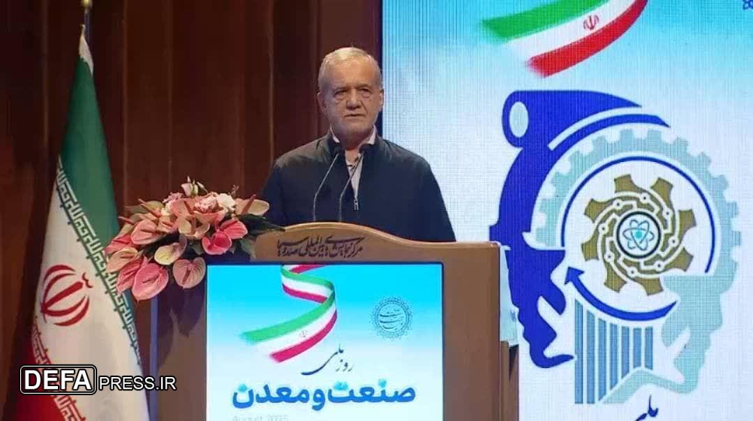 تجلیل از ۴ واحد صنعتی نمونه و یک پیشکسوت صنعتی برگزیده ملی از استان با حضور رییس جمهور و استاندار آذربایجان شرقی