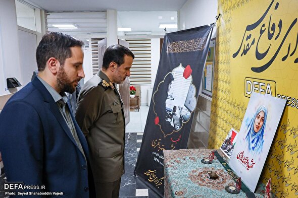 تجلیل سردار کارگر از خبرنگاران خبرگزاری دفاع مقدس