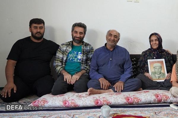 دیدار اعضای کارگروه تاریخ شفاهی دفاع مقدس آمل با خانواده شهید «مهربان علیزاده»
