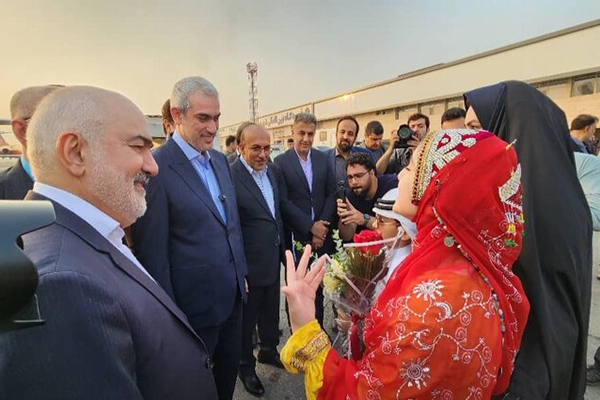 وزیر اقتصادی و دارایی وارد خوزستان شد