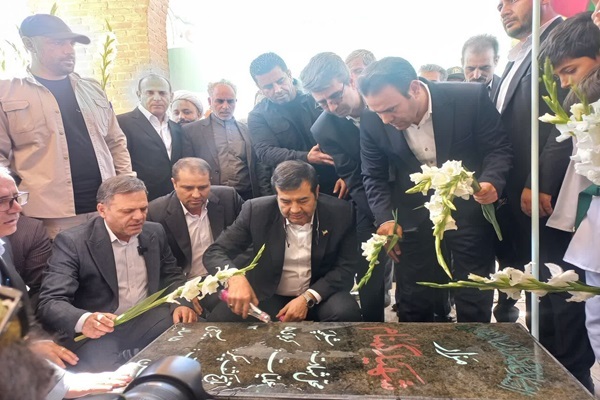 ادای احترام وزیر ورزش به شهدای زنجان