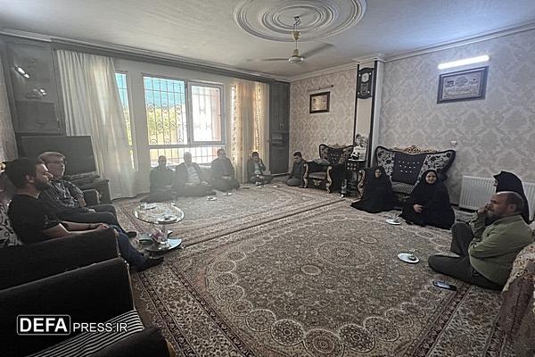 حضور مدیرکل کمیته امداد یزد در منزل شهید حمیدرضا بافتی‌زاده