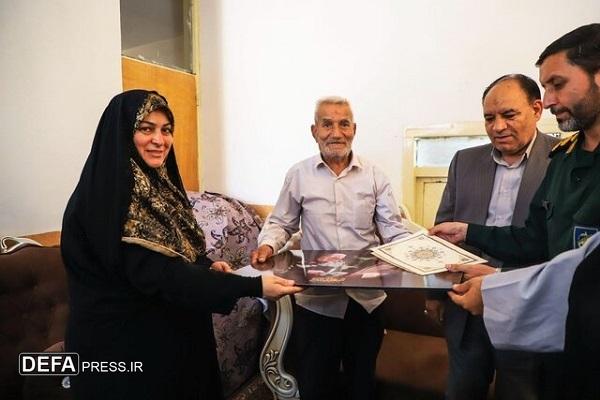 خانواده شهدا سرمایه کشورند