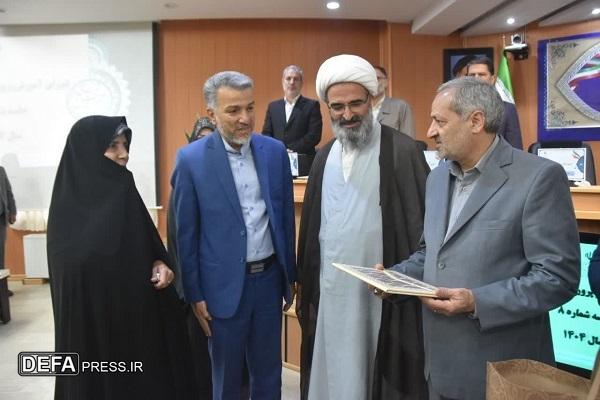 تجلیل وزیر آموزش و پرورش از خانواده‌های دو شهید فرهنگی و دانش‌آموز در سمنان