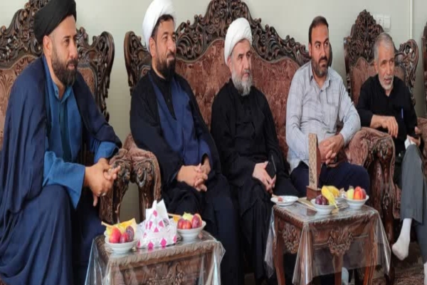دیدار جمعی از مسولان حوزه علمیه اصفهان با جانباز جنگ ۱۲ روزه