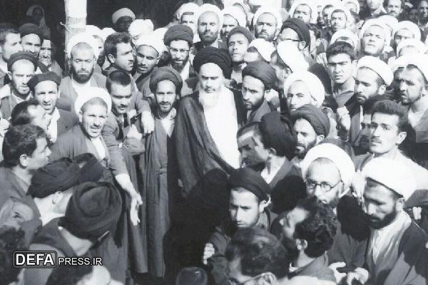 تبیین نقش روحانیت؛ قهرمانان ایستادگی در برابر استبداد