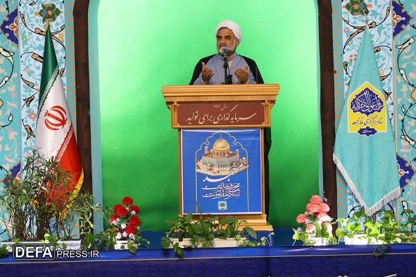 ایستادگی در بربر تهدیدات جهانی استکبار پیام هفته وحدت است