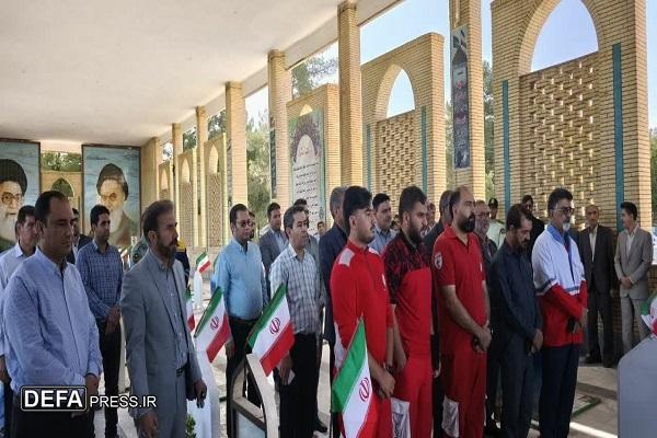 قبور مطهر شهدای ماهان گلباران شد+تصاویر