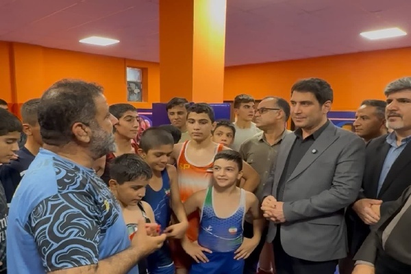 استاندار کردستان با حضور در شهرک نایسر سنندج با شهروندان گفت‌و‌گو کرد