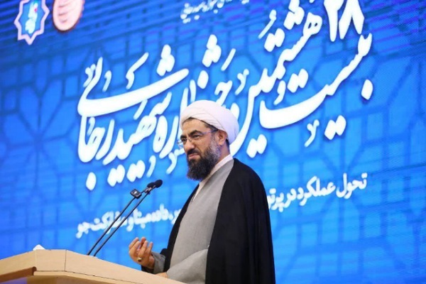 اتحاد مسئولان به حل مشکلات مردم کمک می‌کند