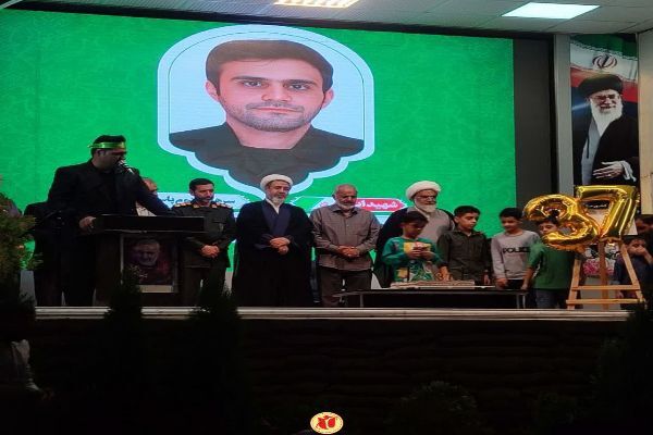 «شب خاطره» با جشن تولد آسمانی شهید حبیب‌الله امیری در گلزار شهدای کرمان برگزار شد+تصاویر