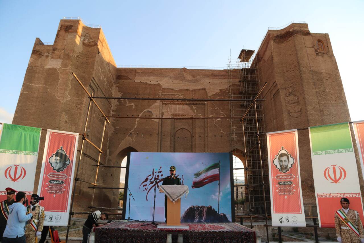 تصاویر/ افتتاح نمایشگاه دستاوردهای دفاع مقدس در مصلی حضرت امام خمینی (ره) تبریز