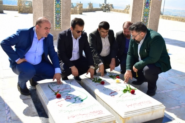 تجدید میثاق نماینده معین وزیر آموزش‌وپرورش و مسئولان آموزش و پرورش کهگیلویه و بویراحمد با شهدا در روز اول مهر