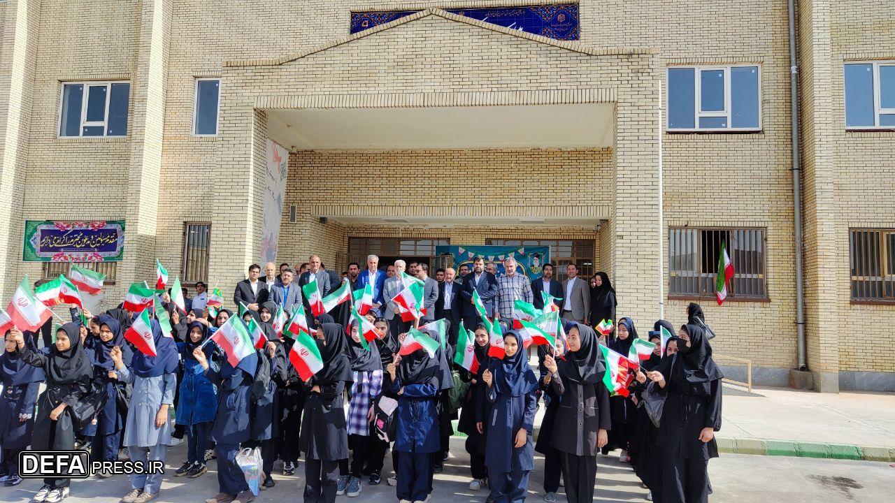 افتتاح مدرسه ۱۴ کلاسه برکت شهیدان آبیز در زاهدان همزمان با آغاز سال تحصیلی