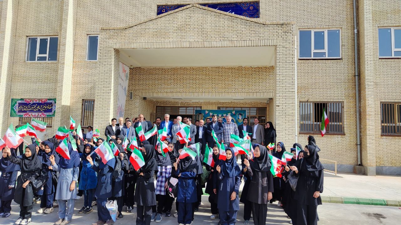 افتتاح مدرسه ۱۴ کلاسه برکت شهیدان آبیز در زاهدان همزمان با آغاز سال تحصیلی