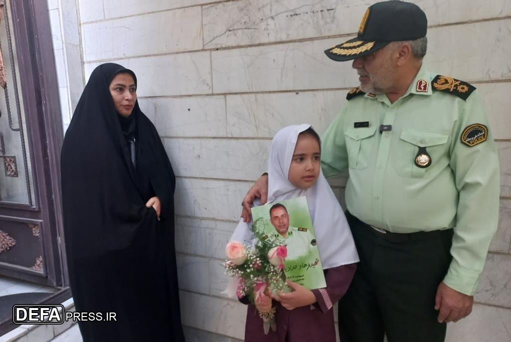 همراهی پدرانه فرزند شهید حدادیان از خانه تا مدرسه