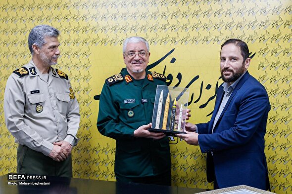 بازدید سخنگوی وزارت دفاع از خبرگزاری دفاع مقدس