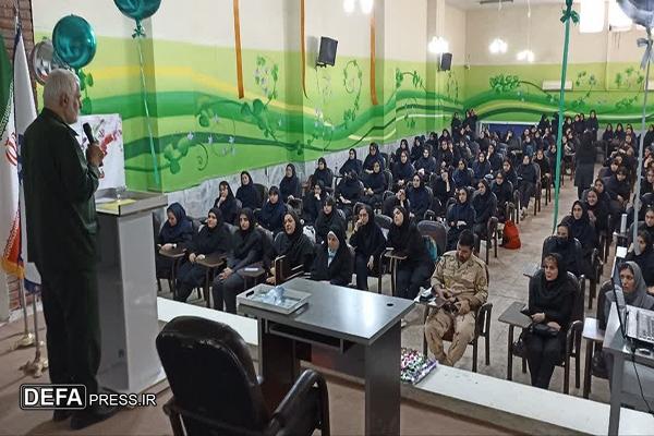 دشمن قصد دارد هویت دینی و ملی نسل امروز ما را سست کند