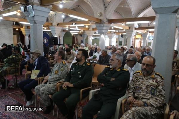 دیدار فرماندهان و خانواده‌های شهدا با نماینده ولی‌فقیه در استان قزوین برگزار شد
