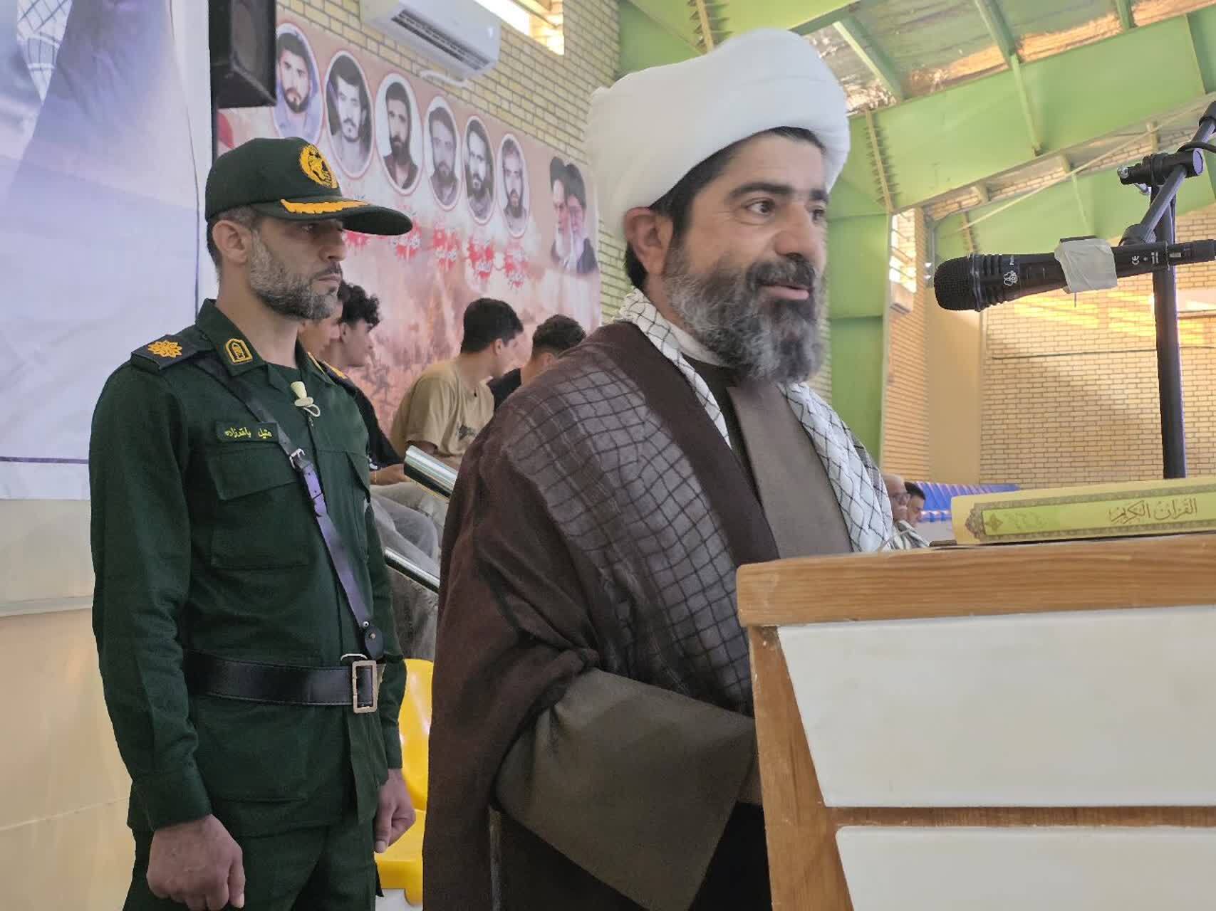 عزت جهان اسلام در پیروی از مسیر انقلاب اسلامی است