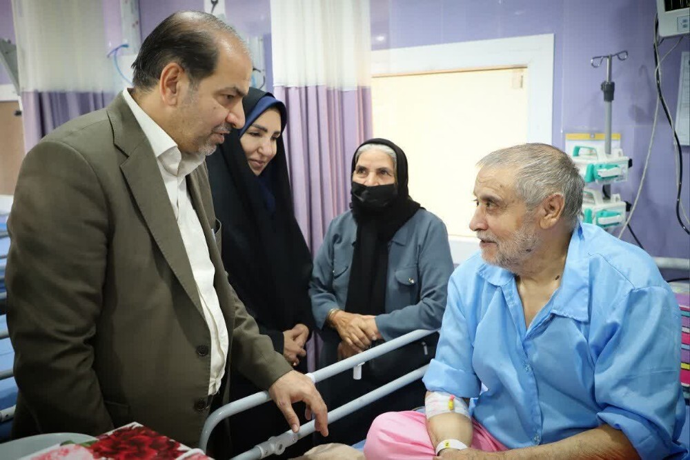 عیادت مدیرکل بنیاد شهید و امور ایثارگران استان مرکزی از مادر شهید والامقام حسن رضایی و جانباز سرافراز غلامحسین رفیعی