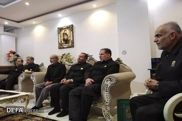 دیدار خادمان حرم رضوی با خانواده شهید آتش‌نشان رضا فخریان