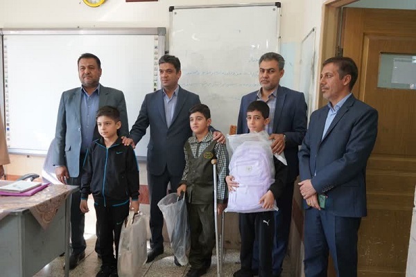 دیدار شهردار منطقه چهار کرمان با فرزندان شهدا+تصاویر