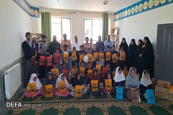 اهدای ۱۰۰۰ بسته نوشت‌افزار به دانش‌آموزان مرزنشین تربت جام توسط نیروی زمینی سپاه پاسداران+ تصاویر