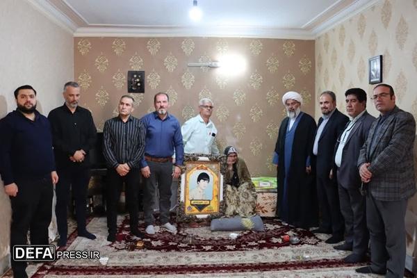 دیدار شهردار و امام جمعه ماهدشت با جانبازان و خانواده‌های شهدا