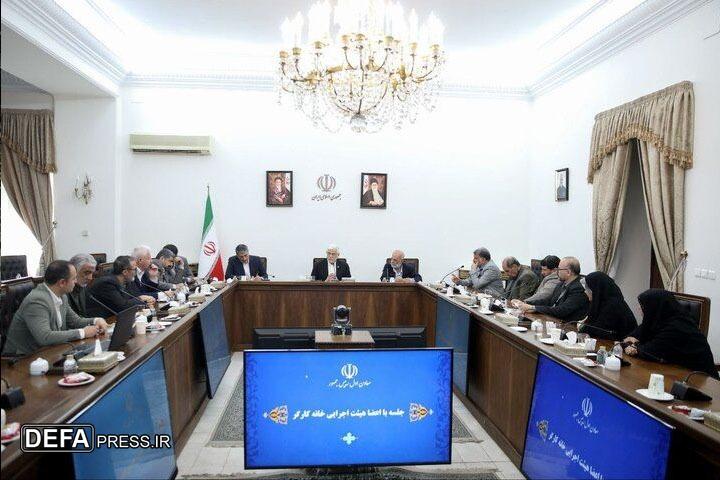 عارف: باید زنجیره تأمین و تولید کالا‌های اساسی با بخش خصوصی باشد