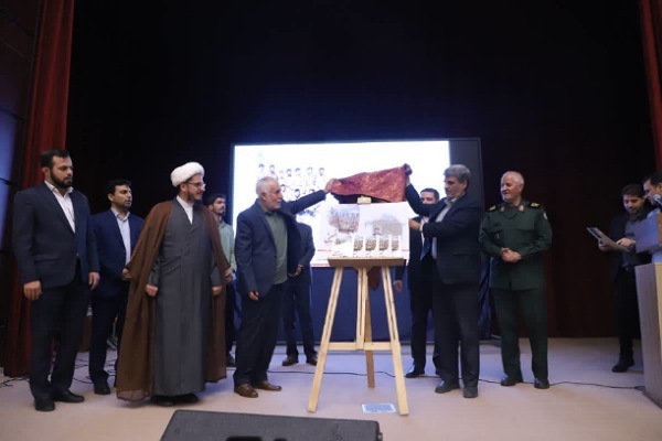 رونمایی از کتاب «سرباز خمینی» در همدان + تصاویر