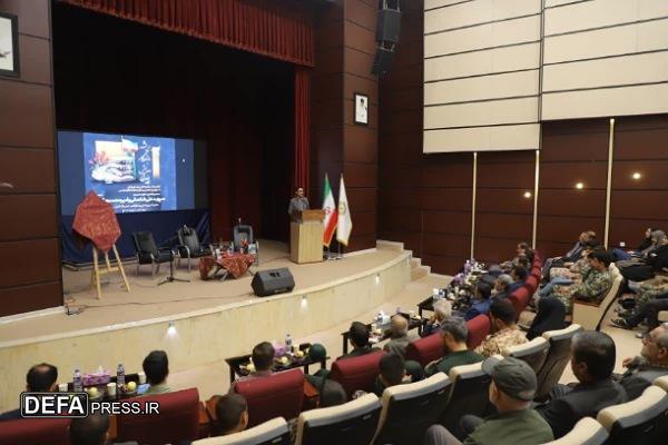 رونمایی از کتاب «سرباز خمینی» در همدان + تصاویر