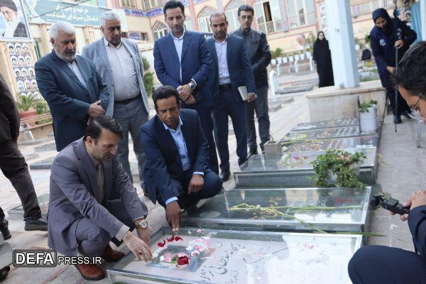 معاون وزیر آموزش‌وپرورش به مقام شهدای کرمان ادای احترام کرد+تصاویر