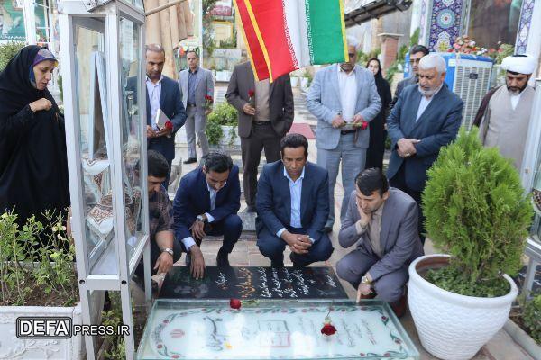 معاون وزیر آموزش‌وپرورش به مقام شهدای کرمان ادای احترام کرد+تصاویر