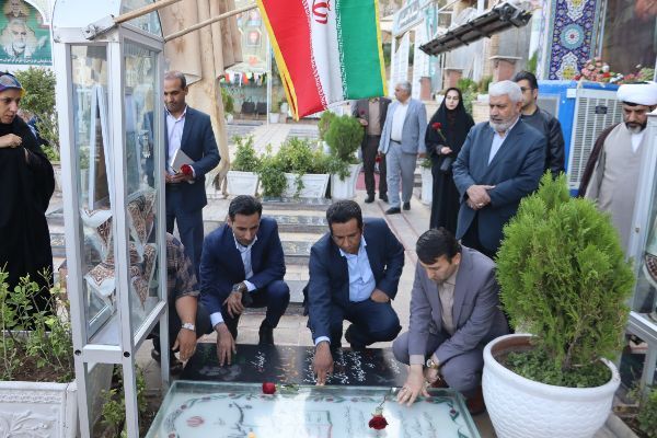 معاون وزیر آموزش‌وپرورش به مقام شهدای کرمان ادای احترام کرد+تصاویر
