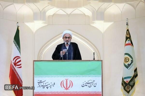پیروزی در برابر دشمن در گروی اتحاد جامعه