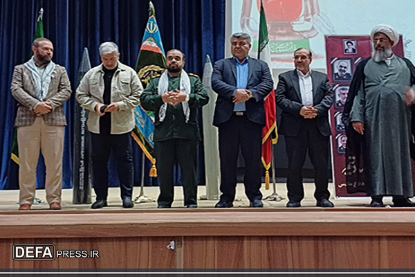تجلیل از خادمان دفاع مقدس و فعالان عرصه جهاد و شهادت در ساوجبلاغ برگزار شد