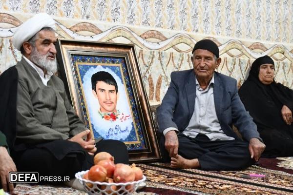 تجلیل نماینده ولی فقیه در سپاه فتح از خانواده شهدا+ تصاویر